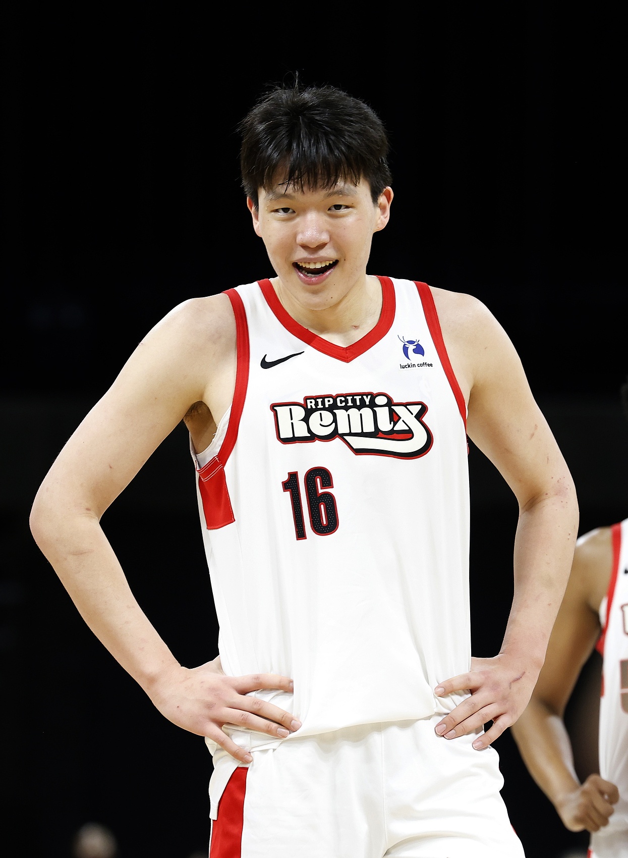 开云-拓媒:杨瀚森在G联盟是进攻核心但在NBA不是 这限制了他的发挥